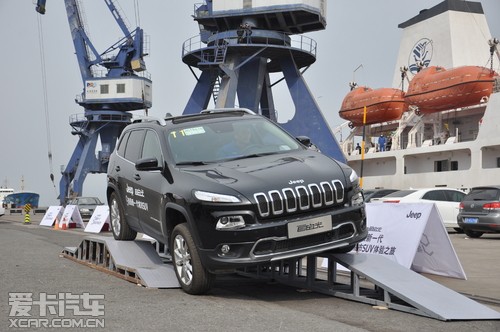 ����һ������SUV Jeep���ɹ���B����