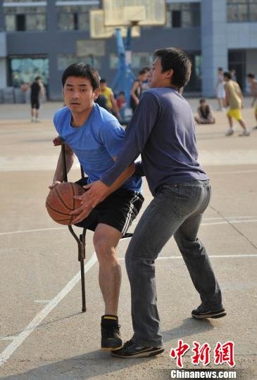 ��У&ldquo;���Ȼ@���w��&rdquo;�W(w��ng)�j(lu��)�f�t ��־������(�D)