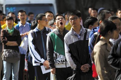 ������������W(xu��)��ʷ����2014�걱����W(xu��)����������(f��)ԇ����(ch��ng)��һλ���(du��)�ȴ��M(j��n)��(ch��ng)�Ŀ������ڴ��Ƿ���¾���(b��o)ӛ�� Ѧ�B �z