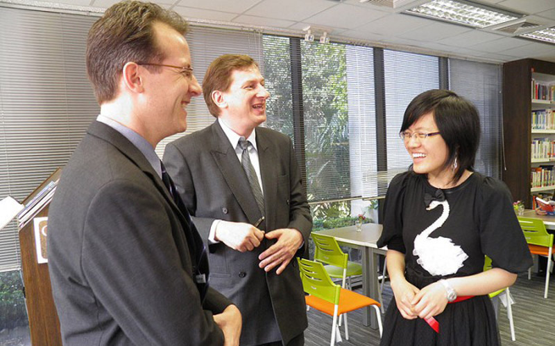 ���ݷ�:���Խo�Ї��⽻�����n��90��