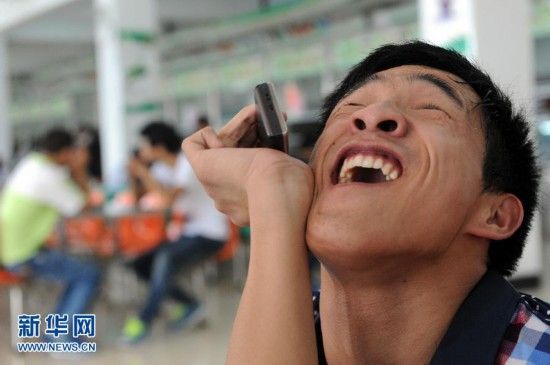 9��6�գ�һ����W(xu��)����ʹ��Ԓ��ĸ�H��ƽ����