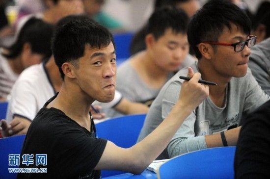 �ڰ���ʡ�����I(y��)���g(sh��)�W(xu��)Ժ��ˎ���I(y��)�Ľ����������ǰ�󣩺�ͬ�W(xu��)��һ�����n��