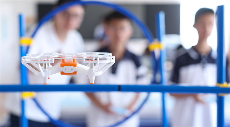 7��12������ɽ�|ʡ�R�ʵ�ʮ�ЌW��һ���W�����ώ���ָ�����M�Пo�˙C����Ӗ����