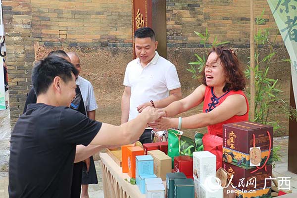 ��ӬF(xi��n)��ͬ���_չ����չ�N���������W(w��ng) ��贬��z