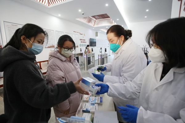 ͬ�W(xu��)�����ڌ�ˎƷ���o�W(xu��)У�t(y��)��(w��)վУ�t(y��)�������z