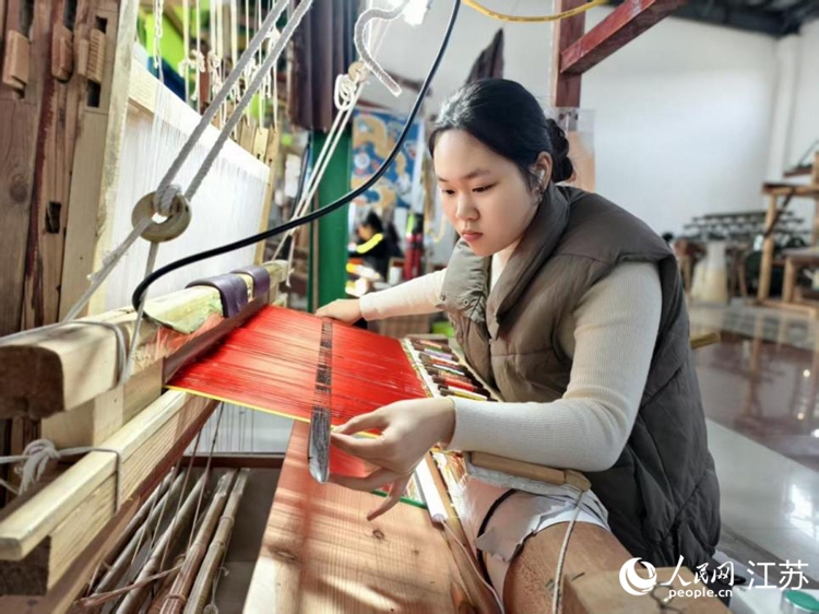 18�q���S�o�o��ĸ�H���G�����\һ���ġ�ĸŮ�n��������W(w��ng)ӛ�� �R�Բ��z