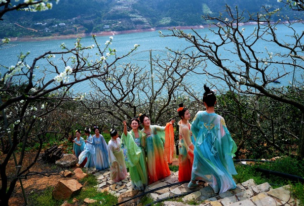 �����֮�g���R�ȑc