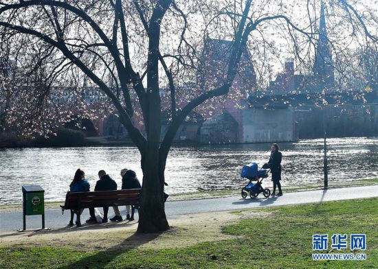 �����H����3���紺���m�˸�