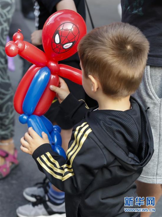 (國(guó)際)(5)愛丁堡:街頭的藝術(shù)氣息