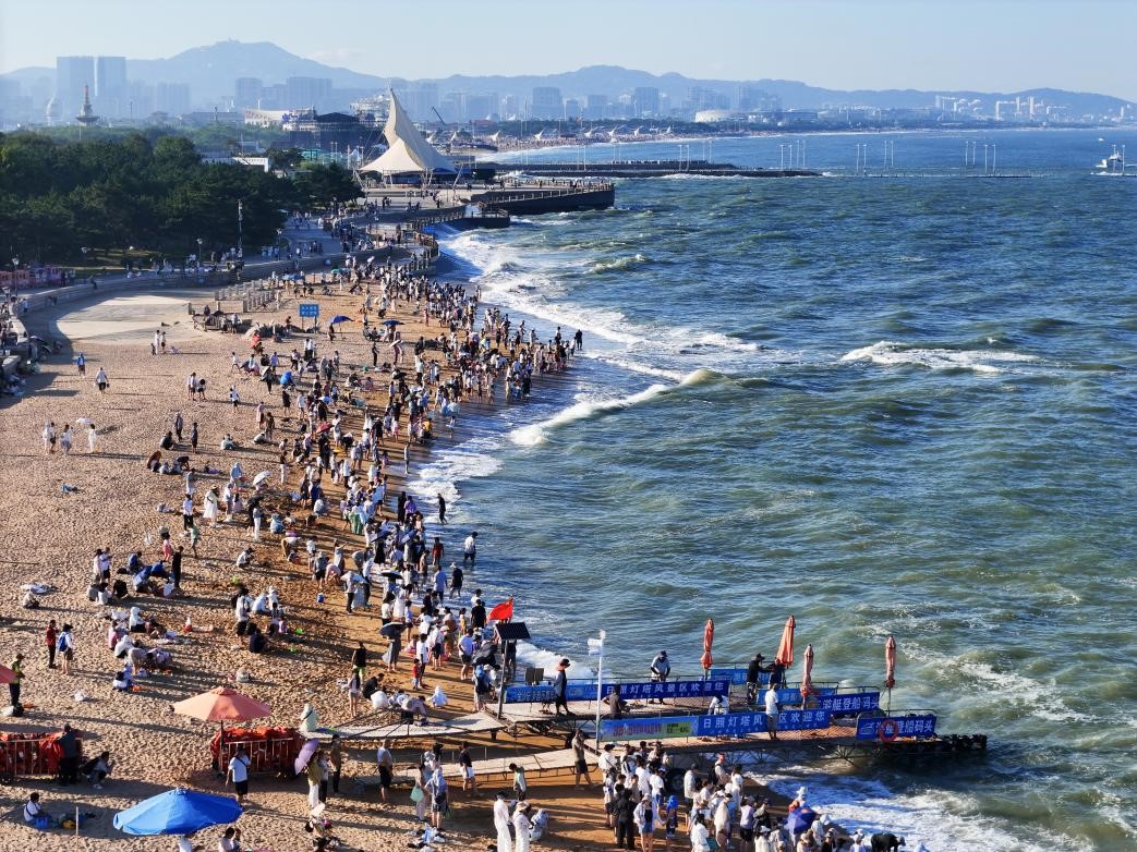 �������ο͂������ھdܛ��ɳ�������ȴ�һ��(ch��ng)������ͧ�Ĵ̼������������ �z