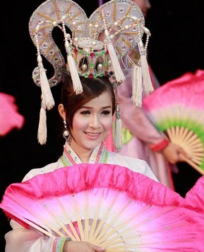 ��ɫ����