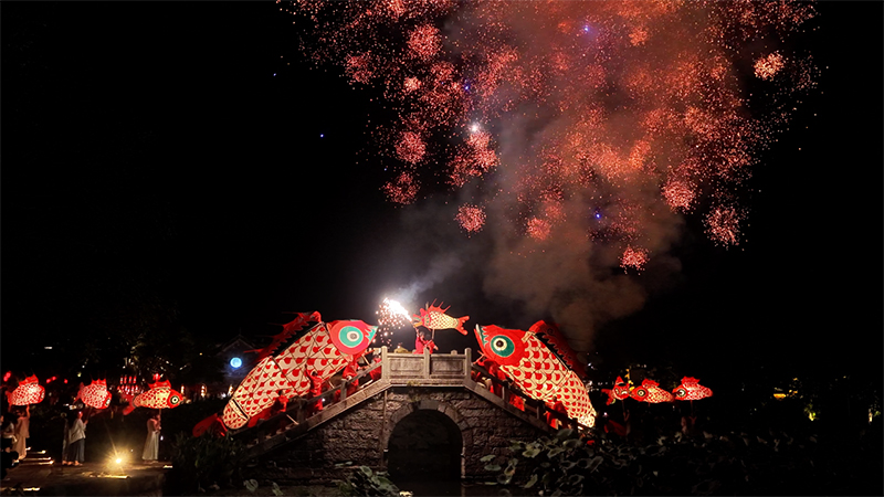 ���~����������W ��껔z