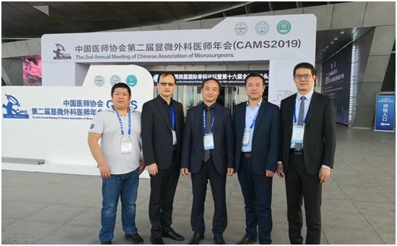 �����ʴ��t(y��)Ժ��λ���ґ�(y��ng)����ϯ�Ї��t(y��)���f(xi��)���ڶ����@΢���������������}���v